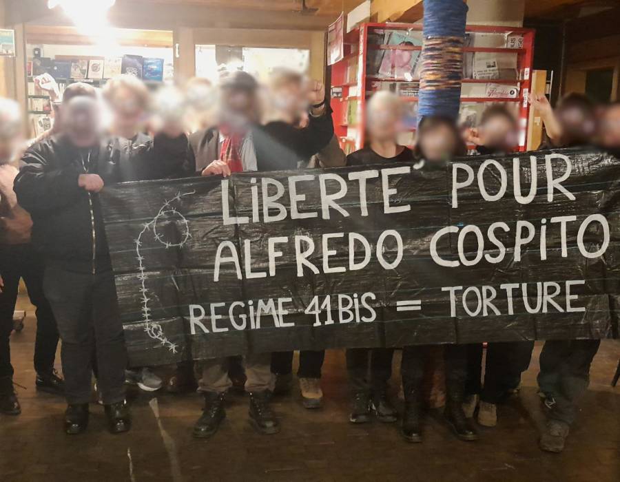 Photo en solidarité avec Alfredo Cospito faite le 8 décembre 2022 à Espace...